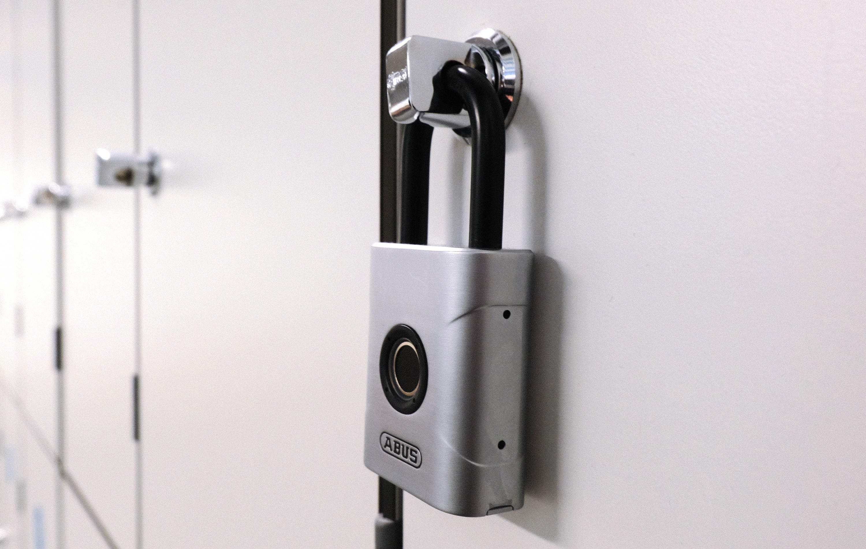 Lucchetto Impronta Digitale Bluetooth - Biometrico, Impermeabile IP65, Con Chiavi - Foto 12