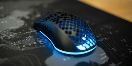 Il mouse è particolarmente adatto a prese Claw e Fingertip, ma puoi utilizzarlo anche con presa Palm.