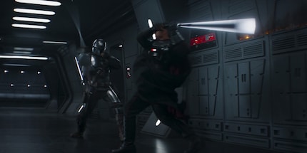Grande combattimento coreografico tra Din Djarin e Moff Gideon.
