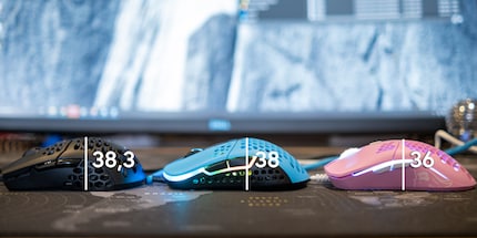 Altezza dei mouse in millimetri. Rosa: Modello O- Blu: M42 Nero: MM710