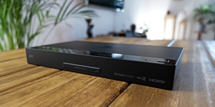 Il processore audio è responsabile della codifica e dell'upmixing a 7.1.4 canali. È dotato di porte a sufficienza e funge da stazione radio a 5 GHz.