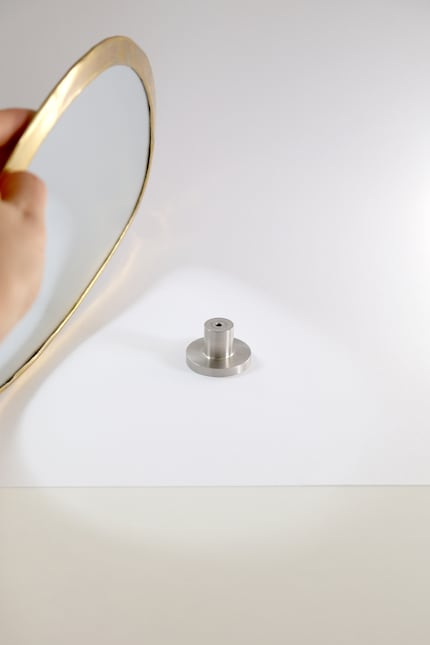 Uno specchio può sostituire il riflettore professionale