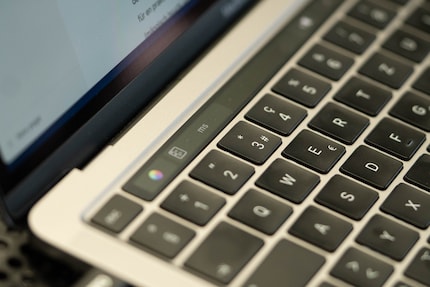 Gli espedienti come la touchbar non sono importanti per Smoca, dove sono molto più felici di vedere il ritorno di una tastiera decente.