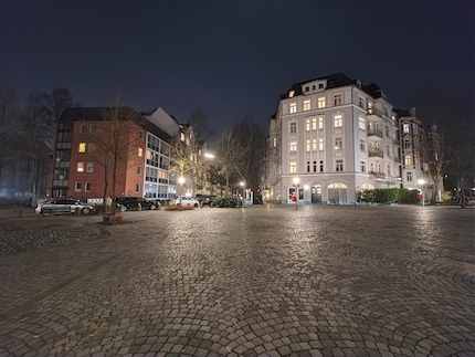 OnePlus 9 Pro, fotocamera grandangolare con modalità notturna.
