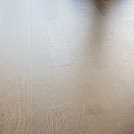 SpeedPro Max Aqua Plus adempie il suo compito: il pavimento in parquet prima...