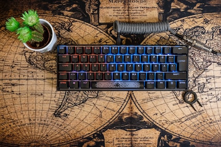 La K65 RGB Mini è circa il 40% più piccola di una tastiera standard.