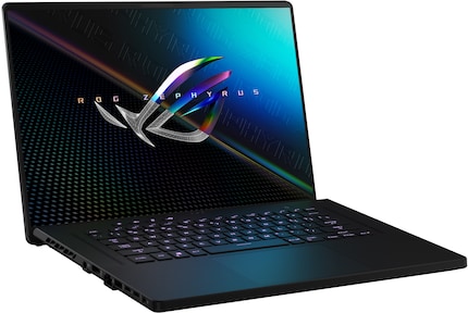 Sull'Asus ROG Zephyrus M16, l'intera base si solleva un po' quando lo apri.