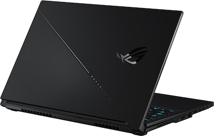 Il «taglio» sul coperchio in perfetto stile ROG non poteva mancare.
