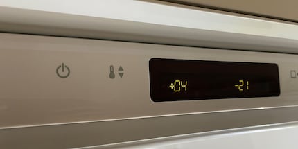 Di solito si spegne il frigorifero direttamente dal pannello di controllo.