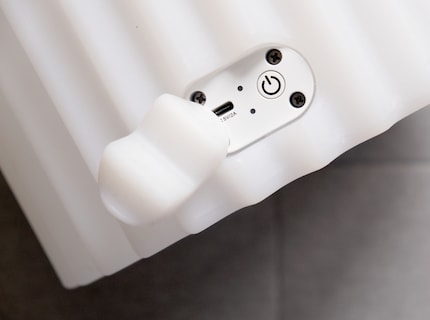 La gestione avviene solo tramite il dispositivo invece che tramite Bluetooth.