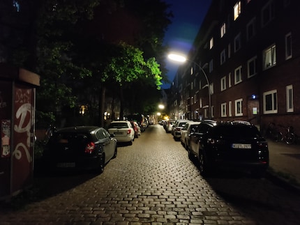 Fotocamera principale di notte.