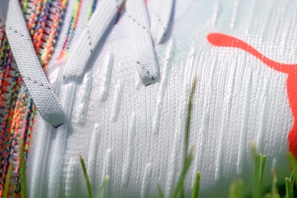 Una struttura superficiale, come su queste Puma Future, dovrebbe dare più rotazione ai cross.