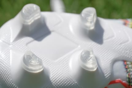 La stabilità e l'agilità in campo sono direttamente collegate alla forma, all'orientamento e alla dimensione dei tacchetti.