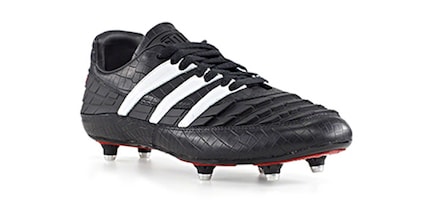 L'Adidas Predator 1994 ha iniziato la rivoluzione nello sviluppo delle scarpe da calcio.