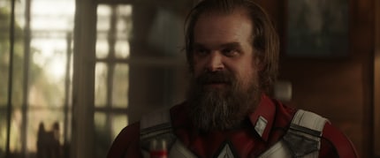 Red Guardian è divertente, ma non proprio in linea con il resto del film.