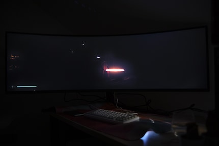 Nessuna traccia di blooming neanche in SDR. D'altra parte, la scena è più scura a causa del contrasto più scarso.