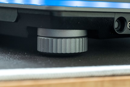 I dischi magnetizzati possono essere fatti scorrere sotto per aumentare l'angolo di inclinazione.