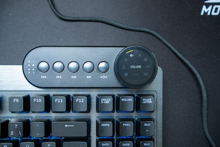 Il media dock serve come centro informazioni dell'Everest Max.