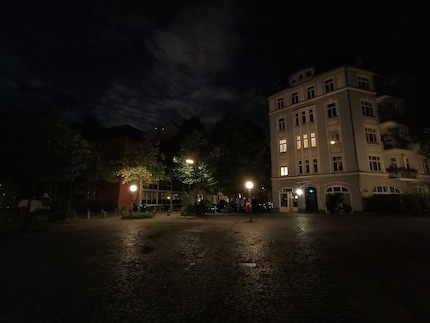 OnePlus Nord 2, grandangolo, modalità notturna.