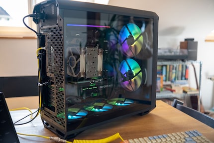 Oltre alle ventole RGB, il Torrent ha anche una barra RGB nella parte superiore del pannello di alimentazione.