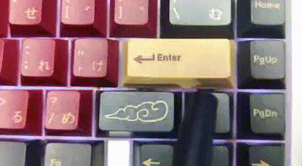 Il keycap si muove leggermente a causa della pressione.