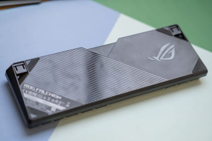 Il logo ROG adorna la parte posteriore.