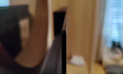 Pazzesco quanto sia sottile un pannello OLED di questo tipo. Anche dopo tutti questi anni mi stupisco ancora.