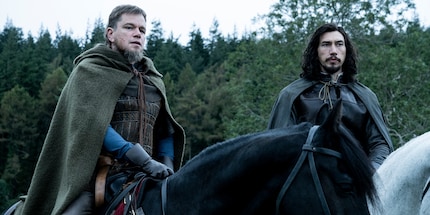 Matt Damon nel ruolo di Carrouge e Adam Driver in quello di Le Gris