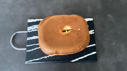 Non vincerò un concorso di bellezza con i miei pani: il gancio impastatore lascia un buco nel pane. Questo è un pan brioche.