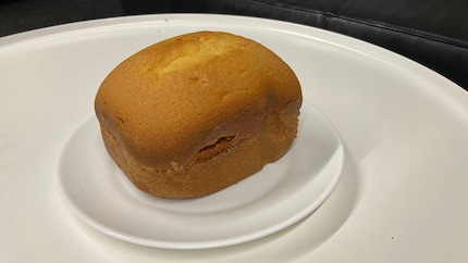 Inoltre, tutti i pani e i dolci sembrano quasi identici. Questa è una torta al burro.