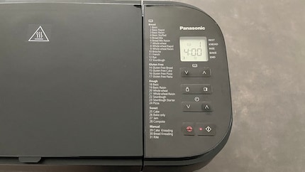 Il display LCD senza retroilluminazione sembra antiquato.