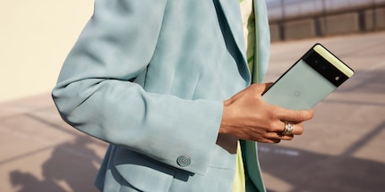 The Pixel 6 in «Sorta Seafoam»