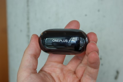 The compact case is used for transport and charging.