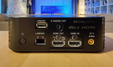 Il suono arriva al box tramite il canale ARC/eARC. Se si collega un dispositivo separato all'ingresso HDMI, l'immagine viene trasmessa al televisore tramite l'uscita HDMI.
