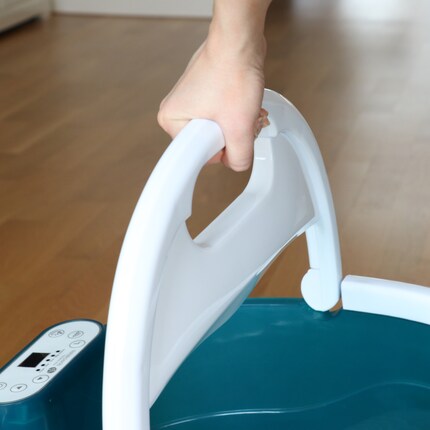 Thanks to the handle, filling and emptying the spa is much easier.