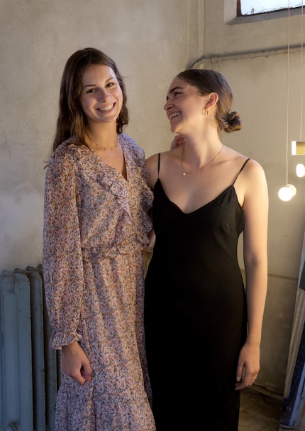 The other two members of the T2T team, Laura (left) und Anne (right) at the launch of the Creamlight Cloud.