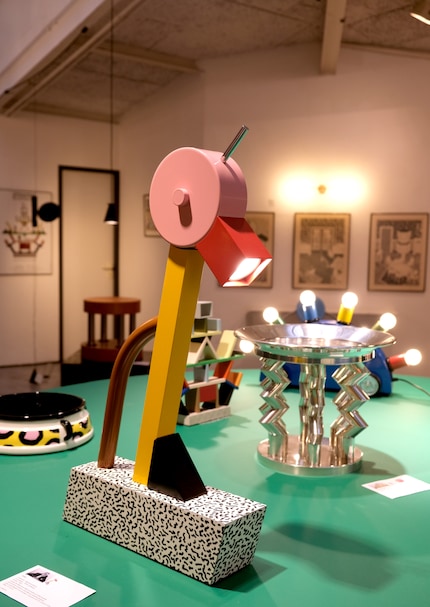 Lampada da tavolo «Tahiti» del designer e architetto italiano Ettore Sottsass.