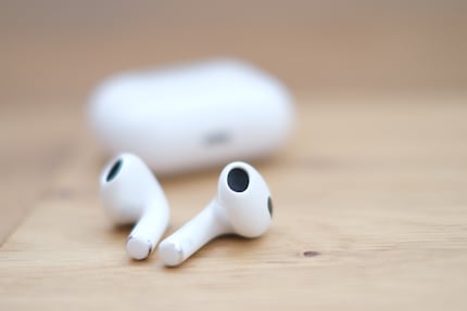 Gli AirPods di terza generazione possono fare quasi tutto quello che fanno gli AirPods Pro, tranne la cancellazione del rumore.