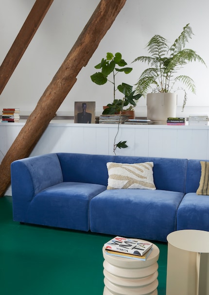 Basta un divano per creare una piccola oasi di relax.