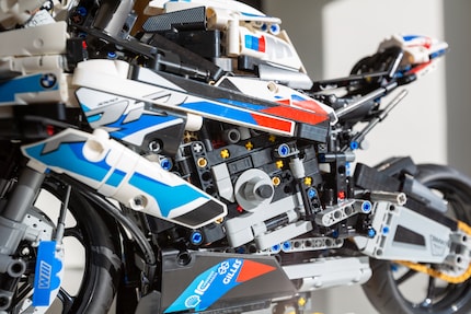 I perni gialli stonano, anche se meno che su altri modelli Lego Technic.
