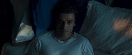 Vittima ed eroe allo stesso tempo: Oscar Isaac è Steven Grant.