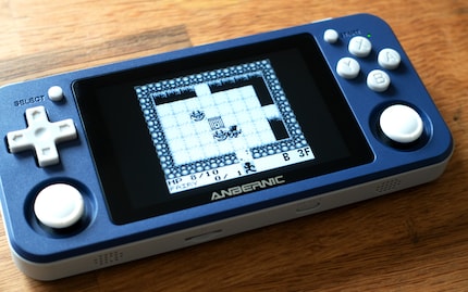 Cave Noire è perfetto per chi ama i giochi di ruolo e i rompicapo.