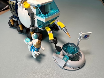 Per me, i bracci degli attrezzi del rover lunare riportano in qualche modo alla memoria le visite dal dentista.