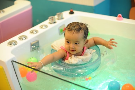 Pensavi che la baby spa fosse una mia invenzione? Sbagliato! Esiste davvero, anche in Svizzera.