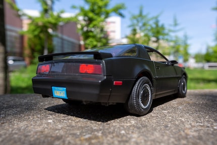 Il retro di KITT con targa rotante.