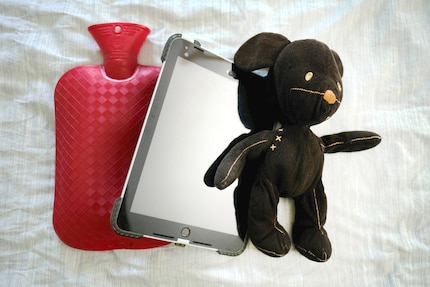 Il kit di sopravvivenza Long Covid: borsa dell’acqua calda, iPad senza restrizioni di durata di uso e peluche preferito «Köbi».