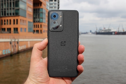 Vista posteriore del OnePlus Nord 2T.