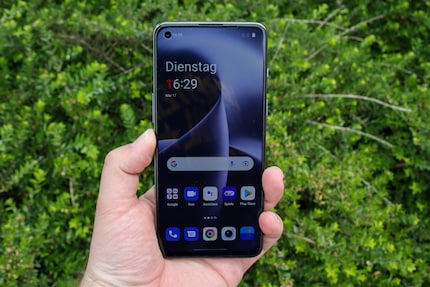 Display AMOLED da 6,43 pollici.
