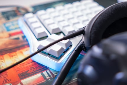 Anche se la cuffia è collegata tramite cavo audio, deve essere accesa.