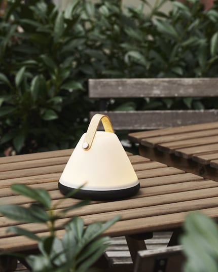 «Strap to go» creates a beautiful atmosphere indoors and out.